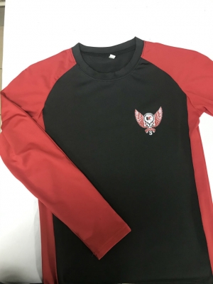 Спортивная футболка синтетическая с длинным рукавом черно-красная для «Legion MMA Team» (вид спереди)