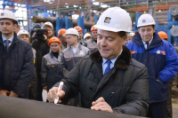 Медведев призвал наращивать темпы производства средств индивидуальной защиты