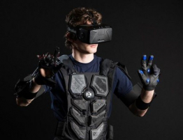 Американский стартап разработал гаптический костюм для виртуальной реальности