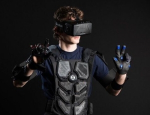 Американский стартап разработал гаптический костюм для виртуальной реальности